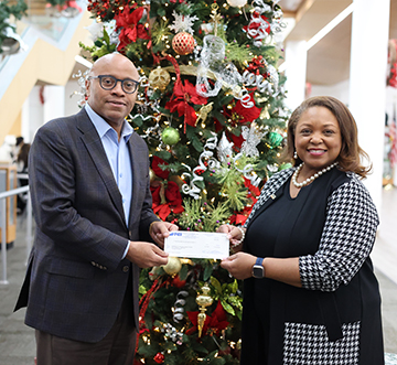 President Dr. Tracy D. Hall (R) and Darrell Thomas (L), president of The Southwest Foundation Board, at the 2024 Southwest Foundation Holiday Appreciation Luncheon.